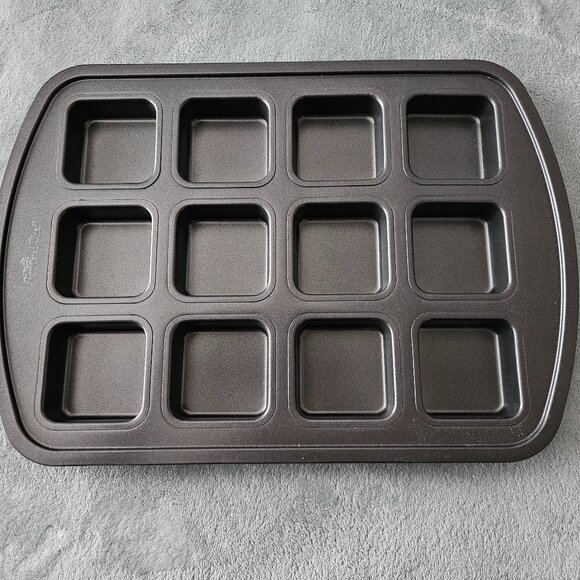 Pampered Chef Brownie Pan - NWOT - Picture 1 of 3